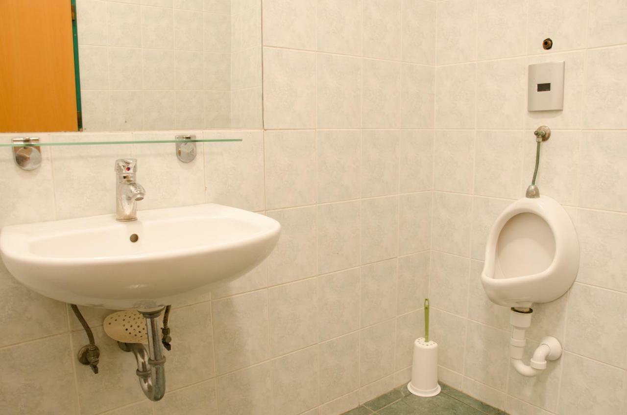 Hostel Rozna Dolina Ljubljana Eksteriør bilde