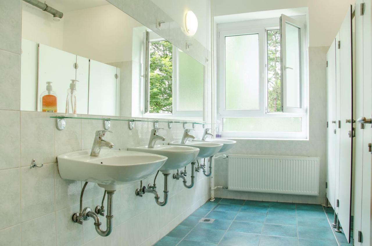 Hostel Rozna Dolina Ljubljana Eksteriør bilde