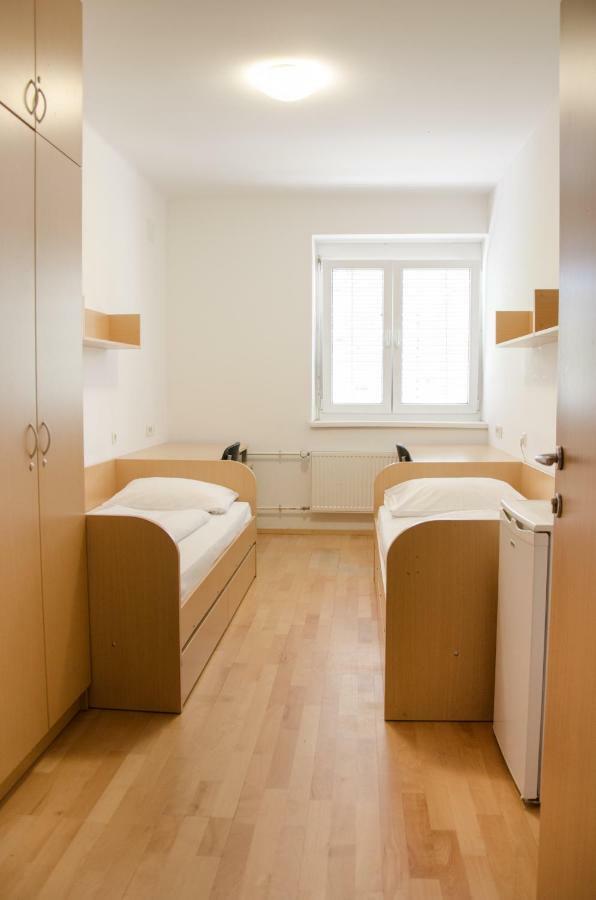 Hostel Rozna Dolina Ljubljana Eksteriør bilde