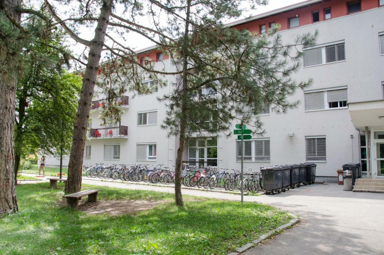 Hostel Rozna Dolina Ljubljana Eksteriør bilde